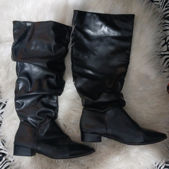 Women Black slouchy flat knee boots - Picture 2 of 12